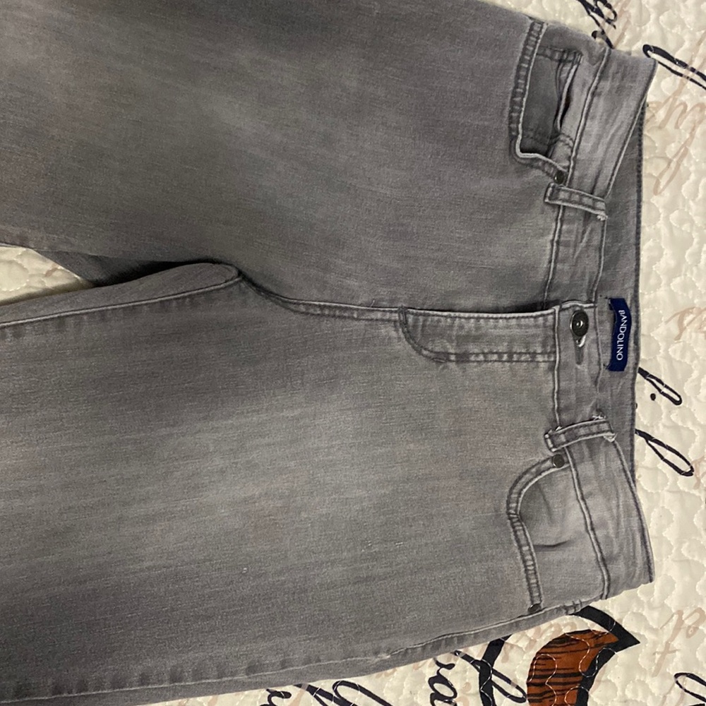 Woman’s size 8 grey bandolino jeans